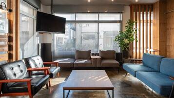 50-inch flat-screen TV with digital channels, TV, Netflix