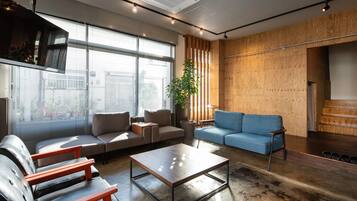 50-inch flat-screen TV with digital channels, TV, Netflix