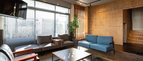 50-inch flat-screen TV with digital channels, TV, Netflix