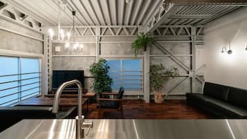 Basic House | In-room dining