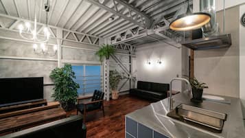 Basic House | Living area | Flat-screen TV