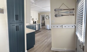 Interior - Brights Grove Lake View Cottage (Brights Grove)