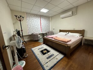 Economy Double Room | Bed sheets - Fang Ju Backpackers (Fangliao)
