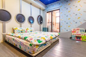 Quarto casal standard | Cortinas blackout, camas extras/dobráveis (sobretaxa), Wi-Fi de cortesia