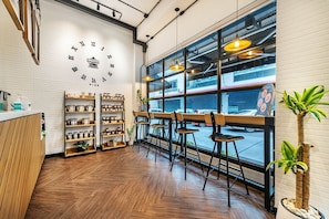 Restaurant - Siam Subway Hostel and Café (Bangkok)