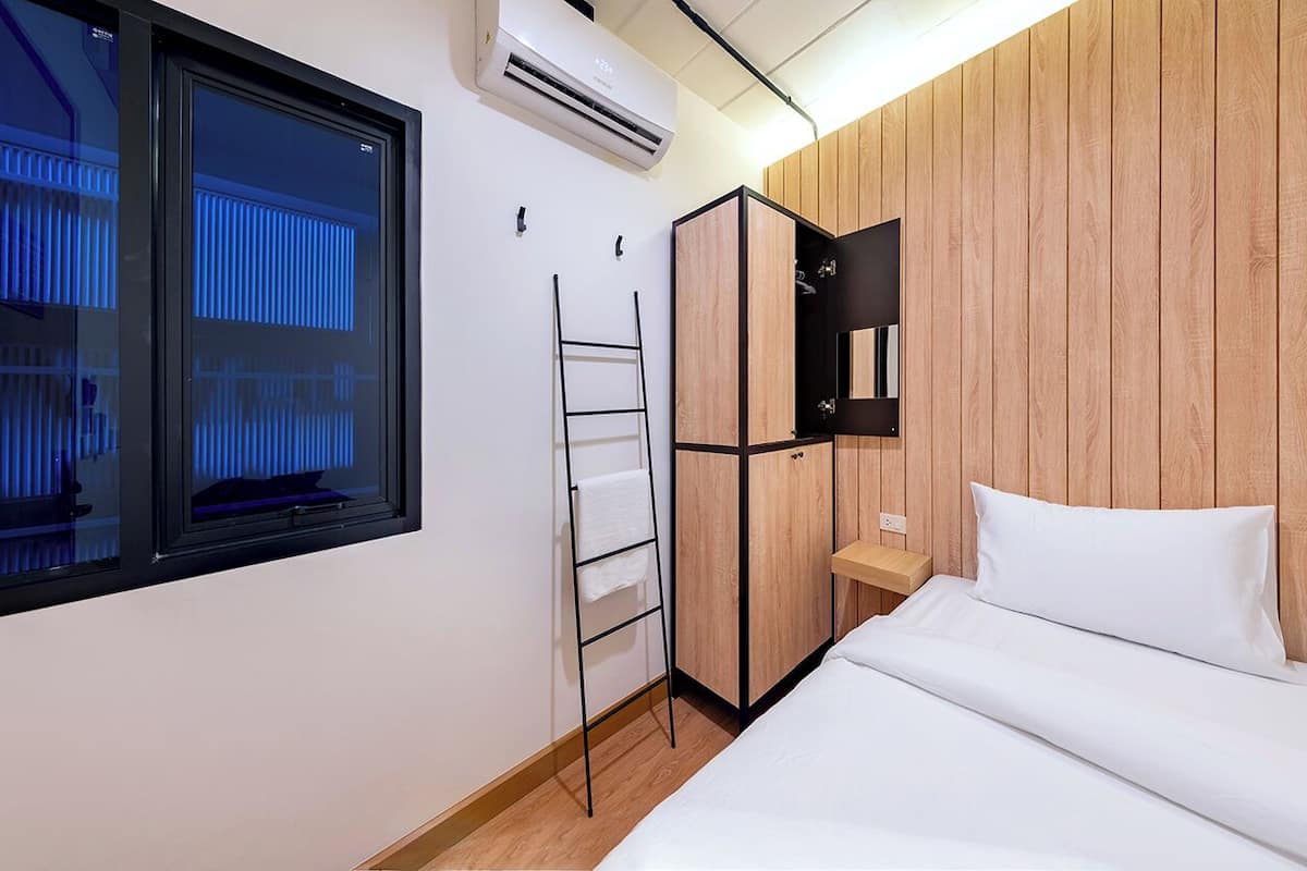 Single room Window -Shared Bathroom | Wi-fi percuma, cadar katil