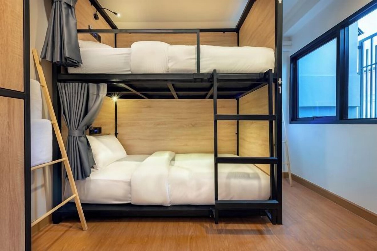 WiFi (free), bed sheets