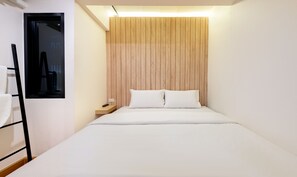 King Bed - Shared Bathroom | WiFi (無料)、ベッドシーツ