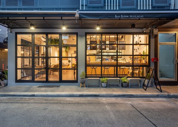 Front of property - Siam Subway Hostel and Café (Bangkok)