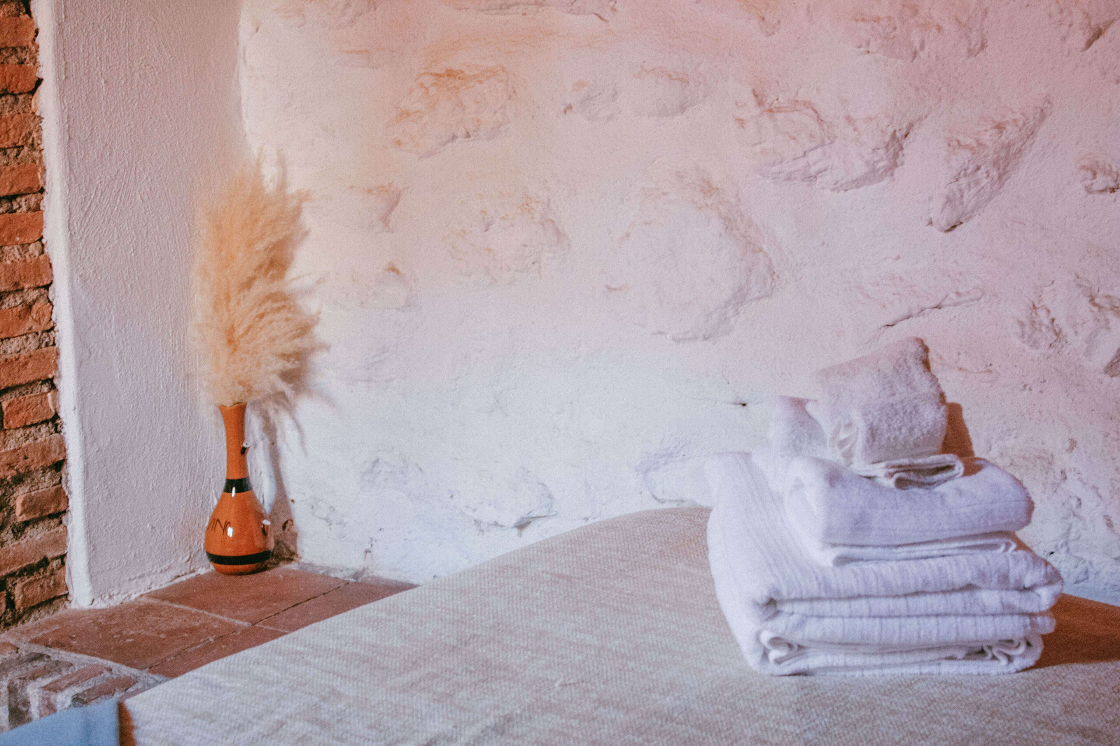 Habitación básica doble, 1 cama de matrimonio, chimenea | Sábanas de algodón egipcio y ropa de cama de alta calidad