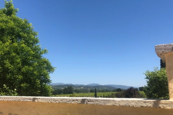Terrasse : Vue sur la vallée de l'aygue.