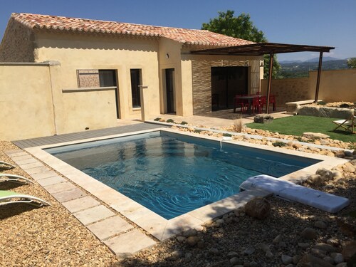 Small air-conditioned villa with heated swimming pool