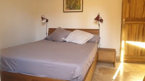 3 dormitoris, planxa i posts de planxar, wifi i roba de llit