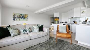 32-inch LCD TV with cable channels, TV