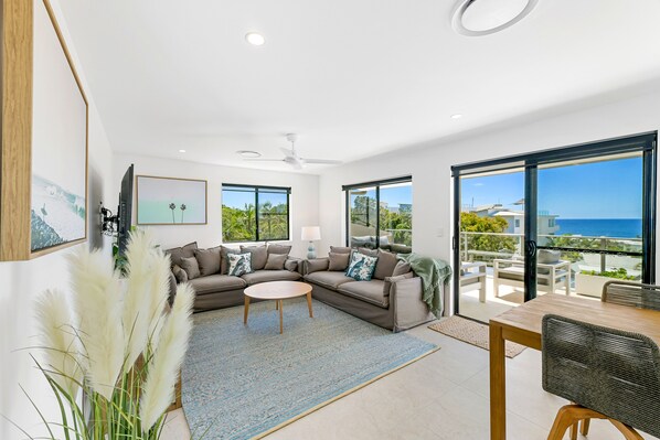 Panoramic Apartment, Multiple Beds, Balcony, Ocean View | Living area