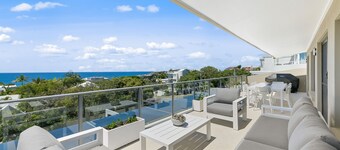 Crystal Shores Sunshine Beach