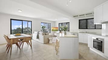 32-inch LCD TV with cable channels, TV