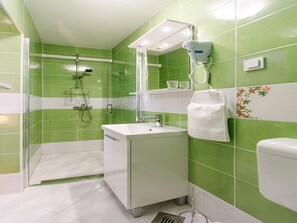Villa (5 Bedroom Holiday Home with Terrace) | Bathroom