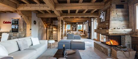 Télévision, cheminée