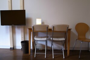 1 bedroom, individually decorated, individually furnished, desk - KYOTO SANJO Inn (Kyoto)