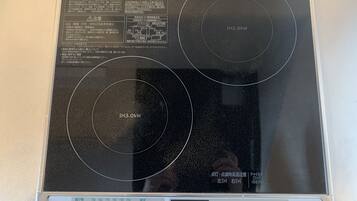 Standard Double Room | Private kitchenette | Fridge, microwave, stovetop, electric kettle