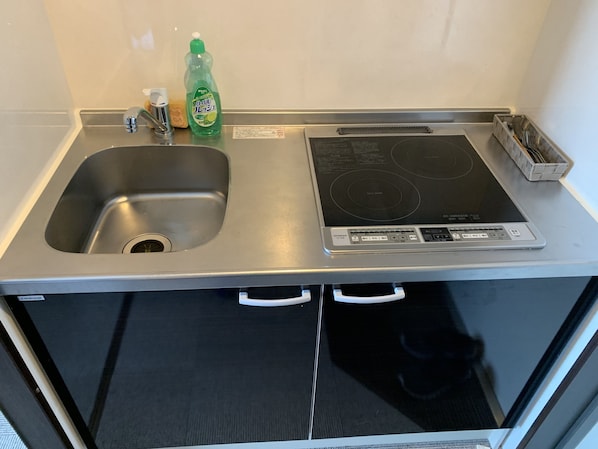 Standard Double Room | Private kitchenette | Fridge, microwave, stovetop, electric kettle