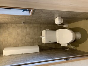 Private Vacation Home | Bathroom | Combined shower/tub, hair dryer, slippers, bidet