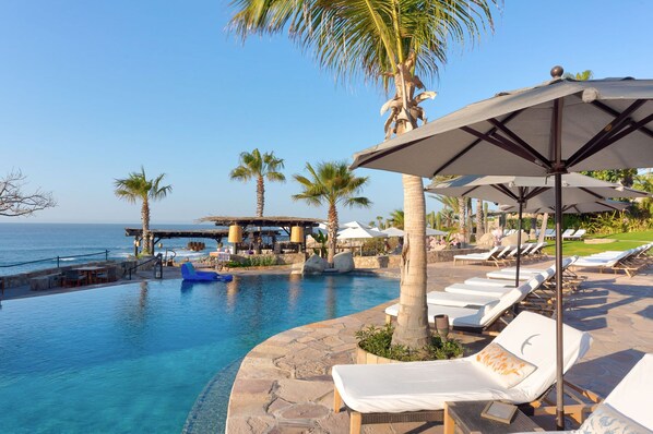 Outdoor pool, sun loungers