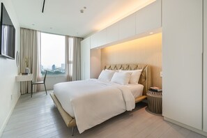 4 bedrooms, iron/ironing board, bed sheets