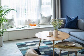 Departamento (2 Bedrooms) | Área de sala de estar | Televisión 