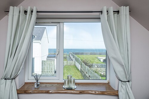 Penrhyn Cottage -  a cottage that sleeps 4 guests  in 2 bedrooms