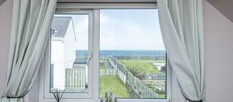 Penrhyn Cottage - a cottage that sleeps 4 guests in 2 bedrooms