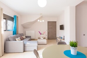 Comfort Villa, 4 Bedrooms | 4 bedrooms, in-room safe, desk, laptop workspace - Peris Villa (Chania)