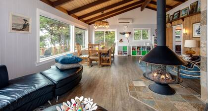 Hot Tub! Ocean Front & Dog Friendly! South Beach, Newport!