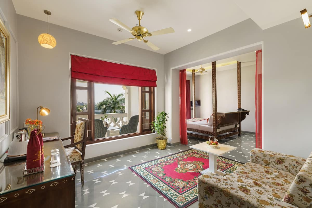 Studio Suite, ban công, quang cảnh hồ (Heritage Mini Suite) | 1 phòng ngủ, minibar, bàn, bộ trải giường