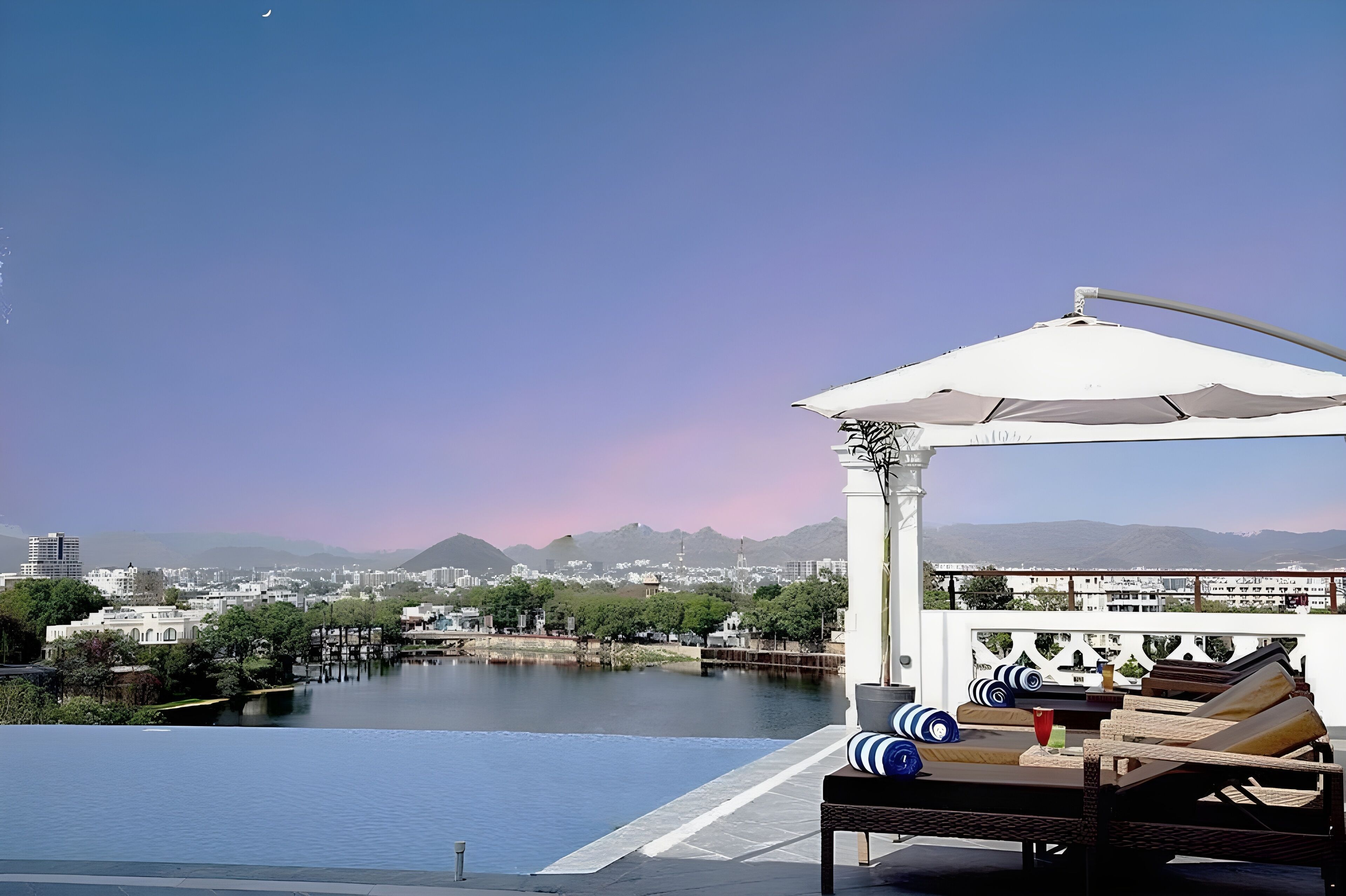 Royal Suite, Lake View | Living area | 32-inch TV with cable channels