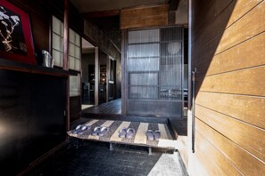 Interior entrance - Classic Japan Living Kawamuraya (Fujikawaguchiko)