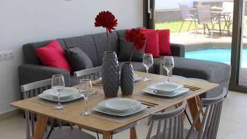 Villa (Cyma) | Dining room