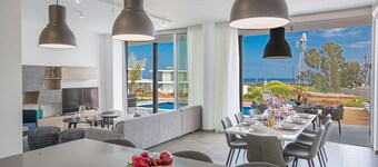 Villa Naya, ny och lyxig 4BDR Protaras villa med privat pool och havsutsikt