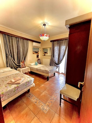 3 bedrooms, in-room safe, WiFi, bed sheets