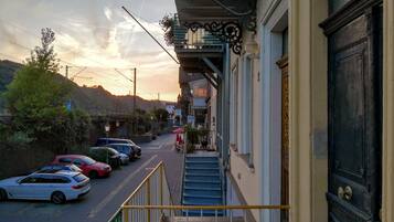 Car charging station