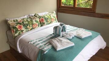 5 عدّة غرف نوم ومكواة/لوح كي وملاءات أسرّة