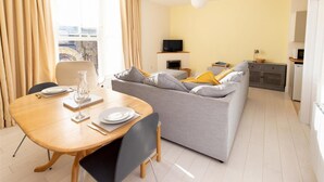 Living area - Beach View (Tenby)