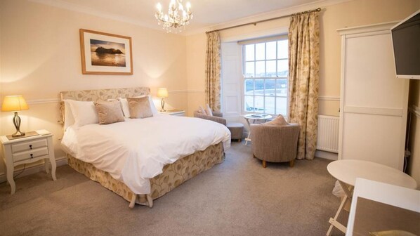 5 bedrooms, free WiFi, bed sheets