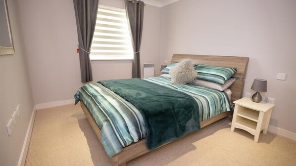 1 bedroom, WiFi, bed sheets - North Quay Court 9 (Pembroke)