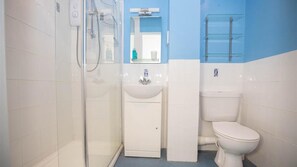 Shower, towels - Waters Edge 8 (Saundersfoot)