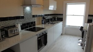Private kitchen - North Bay House 3 (Tenby)