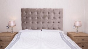 3 quartos, ferros/tábuas de passar roupa, roupa de cama
