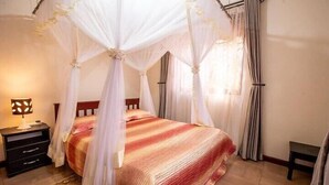 Apartamento Business | 1 dormitorio, escritorio, cortinas opacas y sistema de insonorización