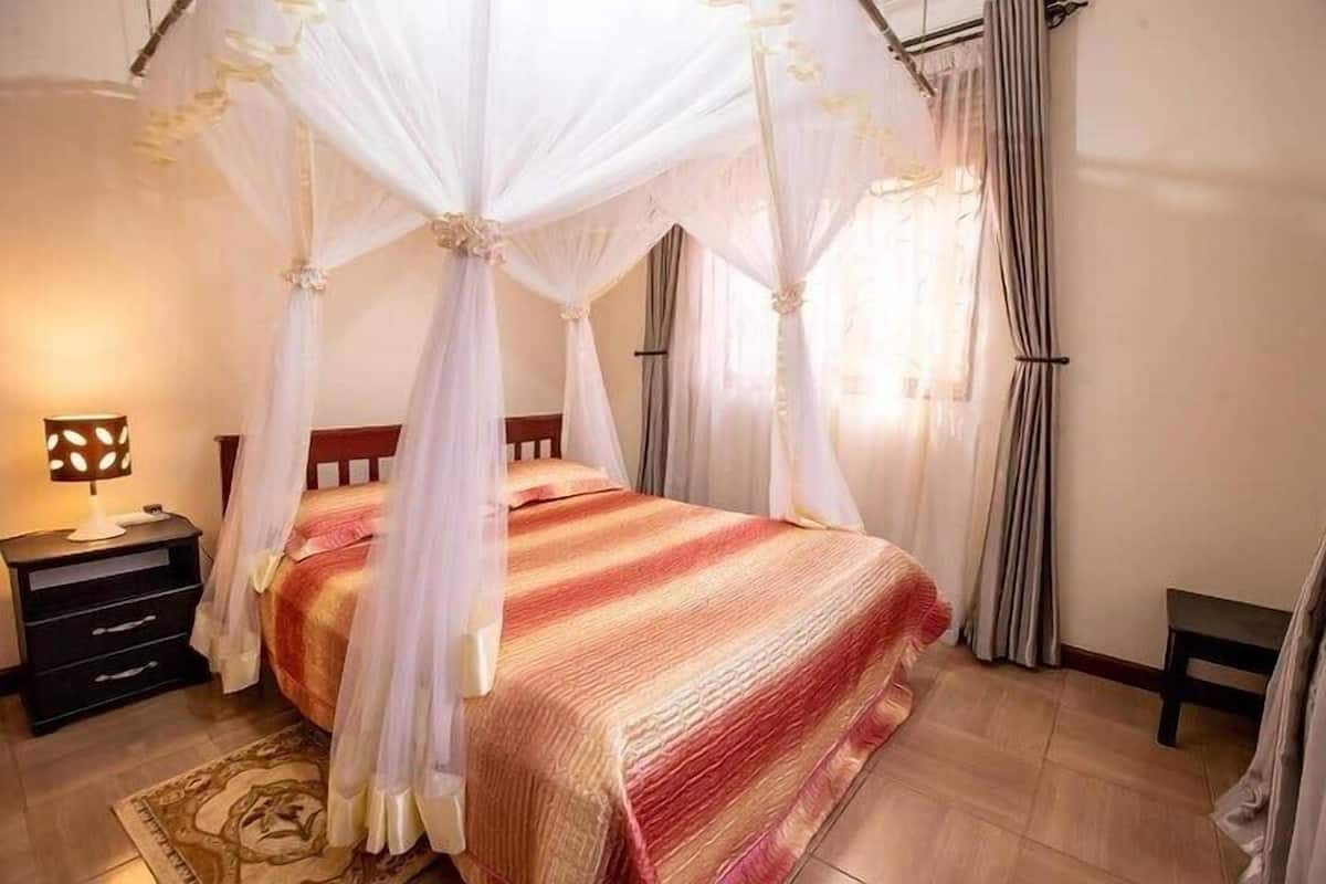 1 bedroom, individually decorated, individually furnished, desk